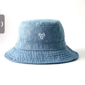 Aritzia TNA Bucket Hat size M/L